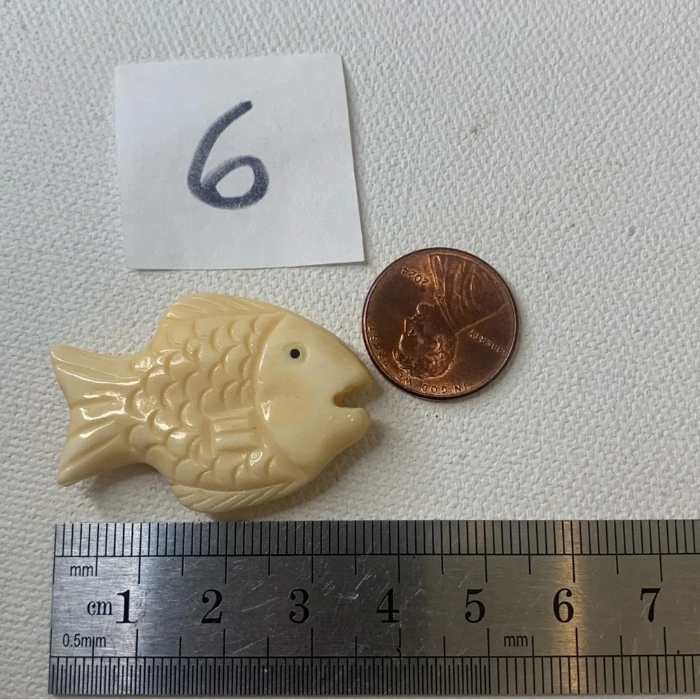 Vintage Natural Bone Carved Fish Fetish Bead Drilled Swimming Tropical Fish 1.5